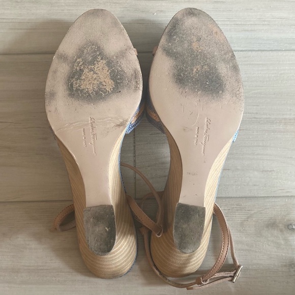 *SOLD* Salvatore Ferragamo Woven Raffia Wedges 😍 - Picture 4 of 10